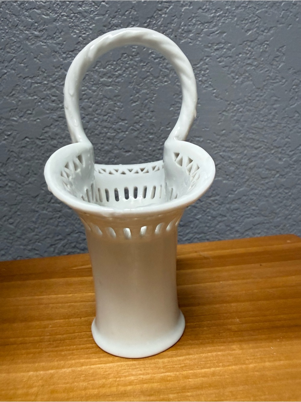 Small White Ceramic Basket Vase with Pierced Rim - Picture 2 of 8